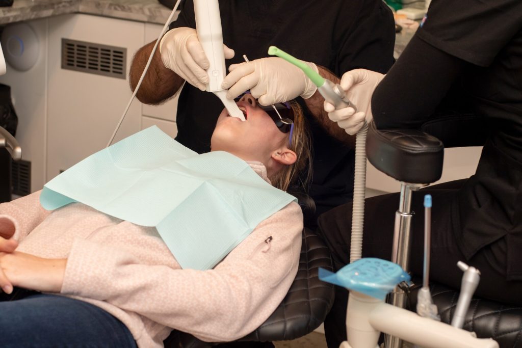 Dentist using 3d scanner to make image of mouth